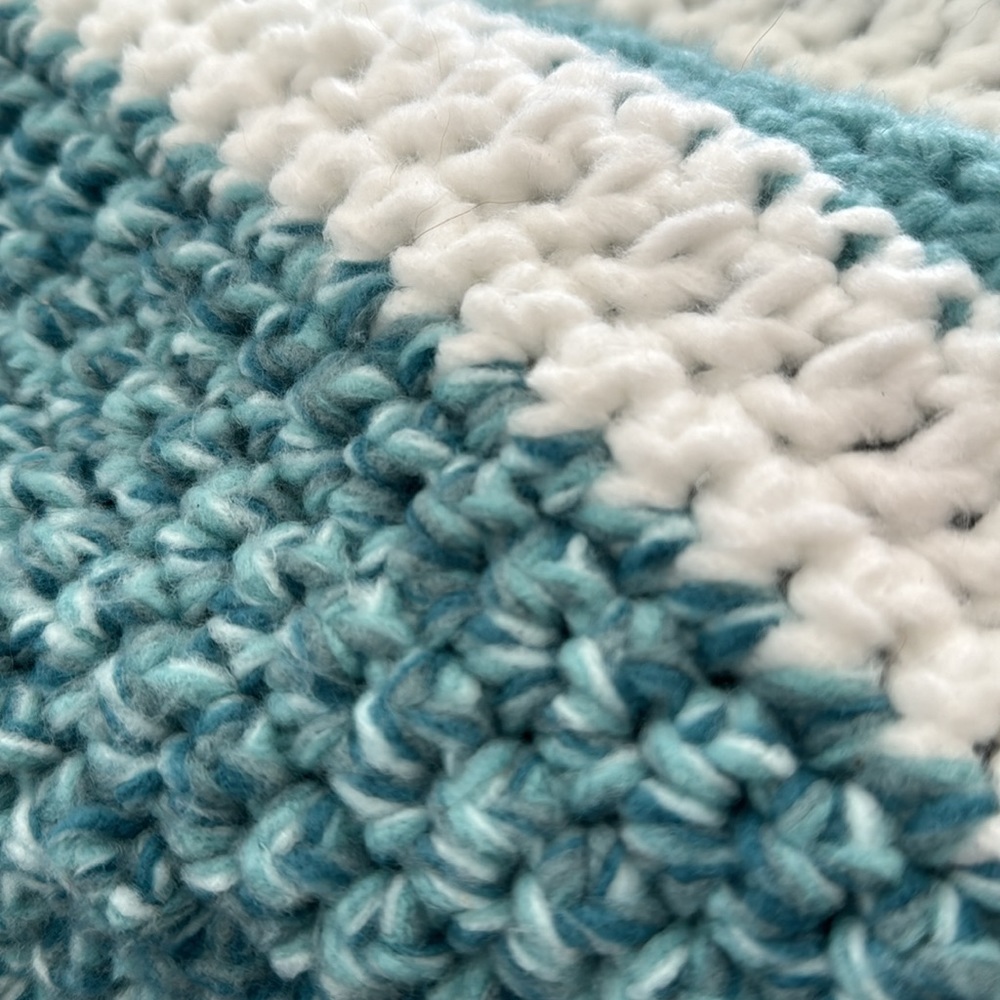 Handmade crochet afghan - Picture 3 of 3